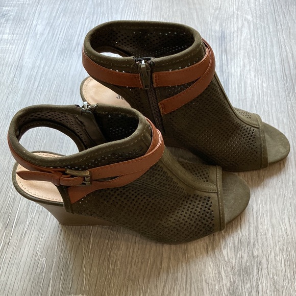 Sz7 JustFab Open Toe Wedges - Picture 4 of 5